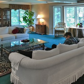 10 Living Room (bay window)